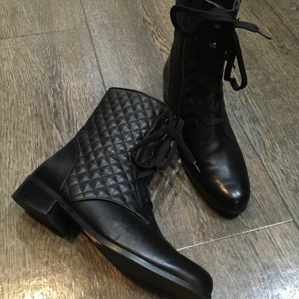 Neiman Marcus Women’s Size 9 Quilted Lace Up Black Boots - Picture 2 of 13